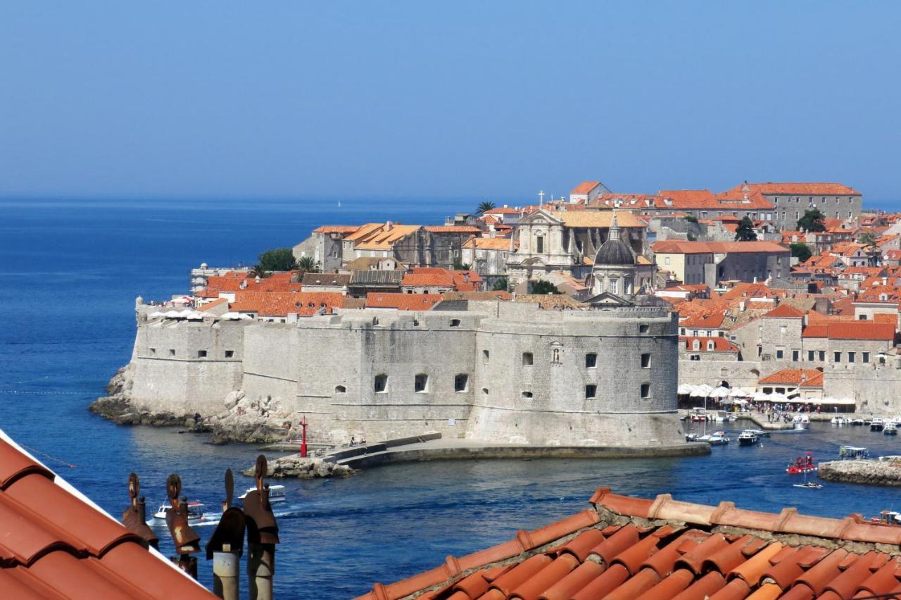 Sunset Over The Dubrovnik'S Old Town Exterior foto