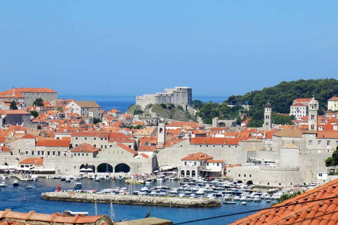 Sunset Over The Dubrovnik'S Old Town Exterior foto